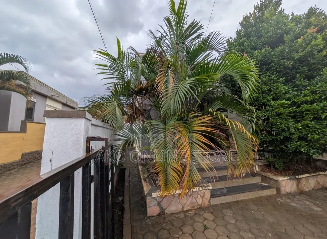 3bdrm Condo in Mbalwa, Wakiso / Wakiso for sale