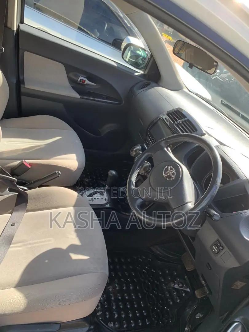 Toyota IST 2010 White