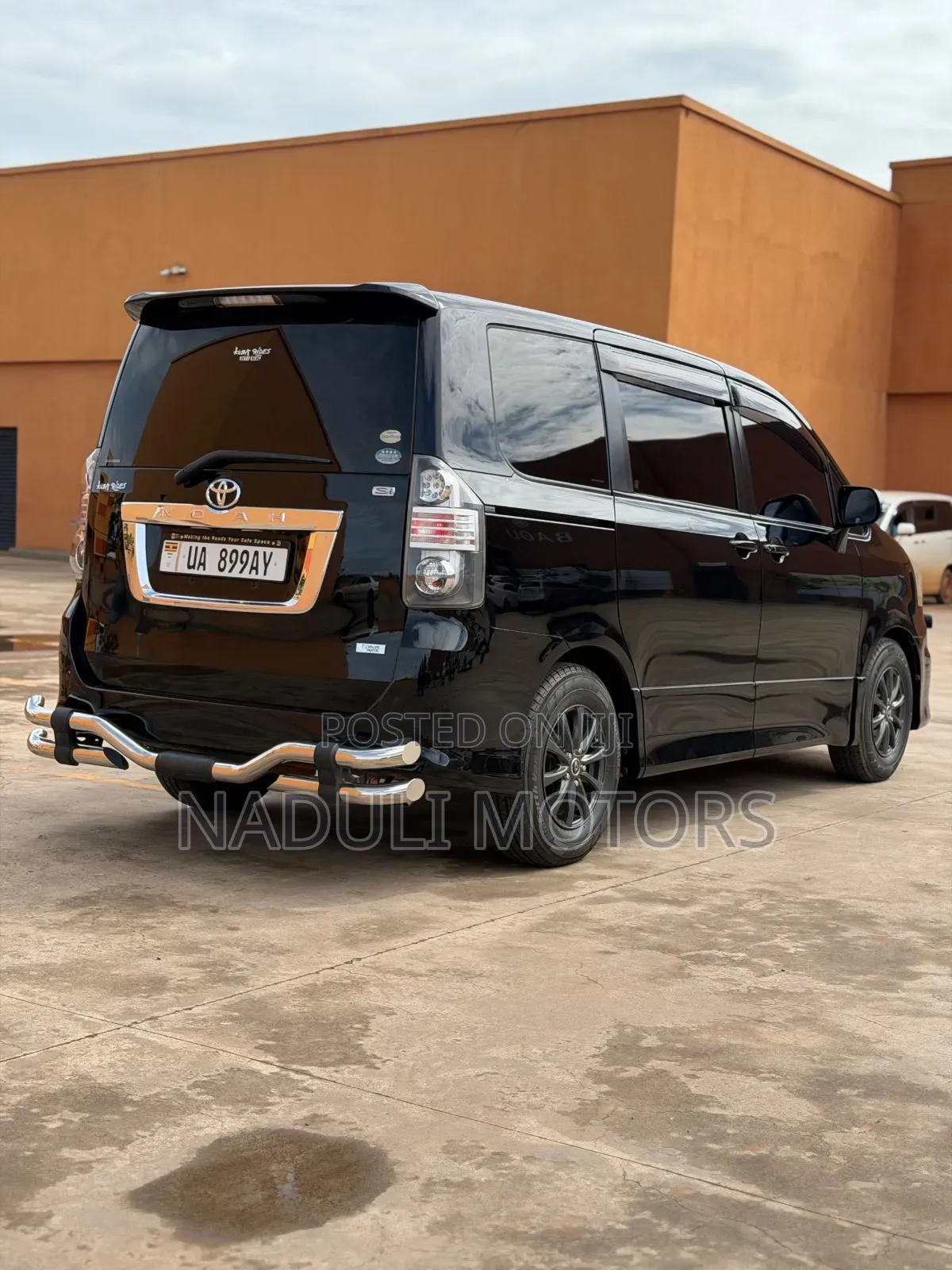 Toyota Noah 2012 Black