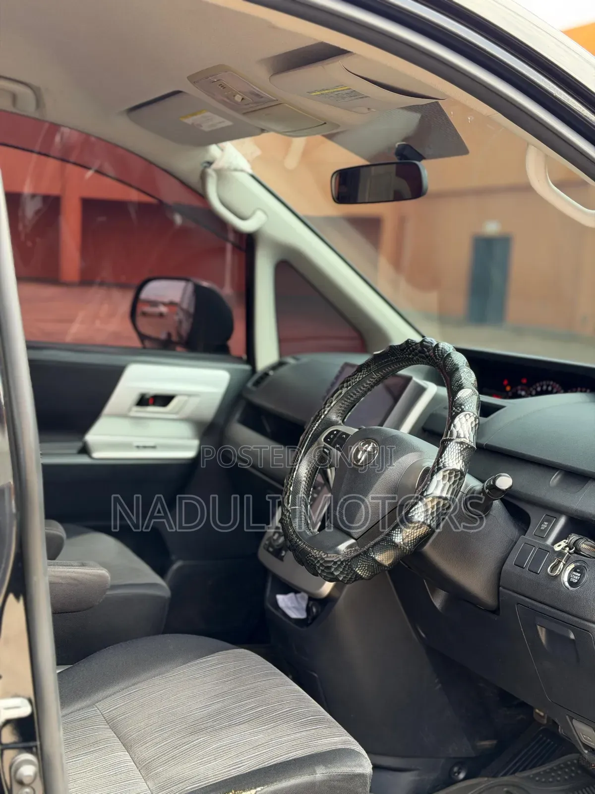 Toyota Noah 2012 Black