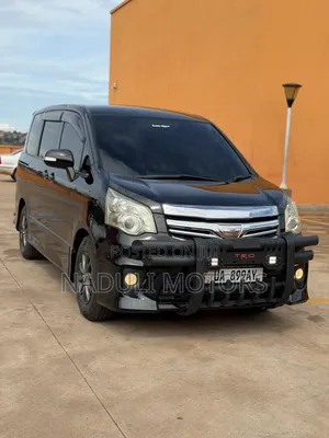Toyota Noah 2012 Black