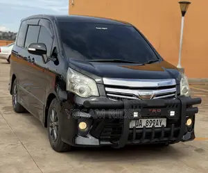 Toyota Noah 2.0 158hp FWD (7 Seater) 2012 Black