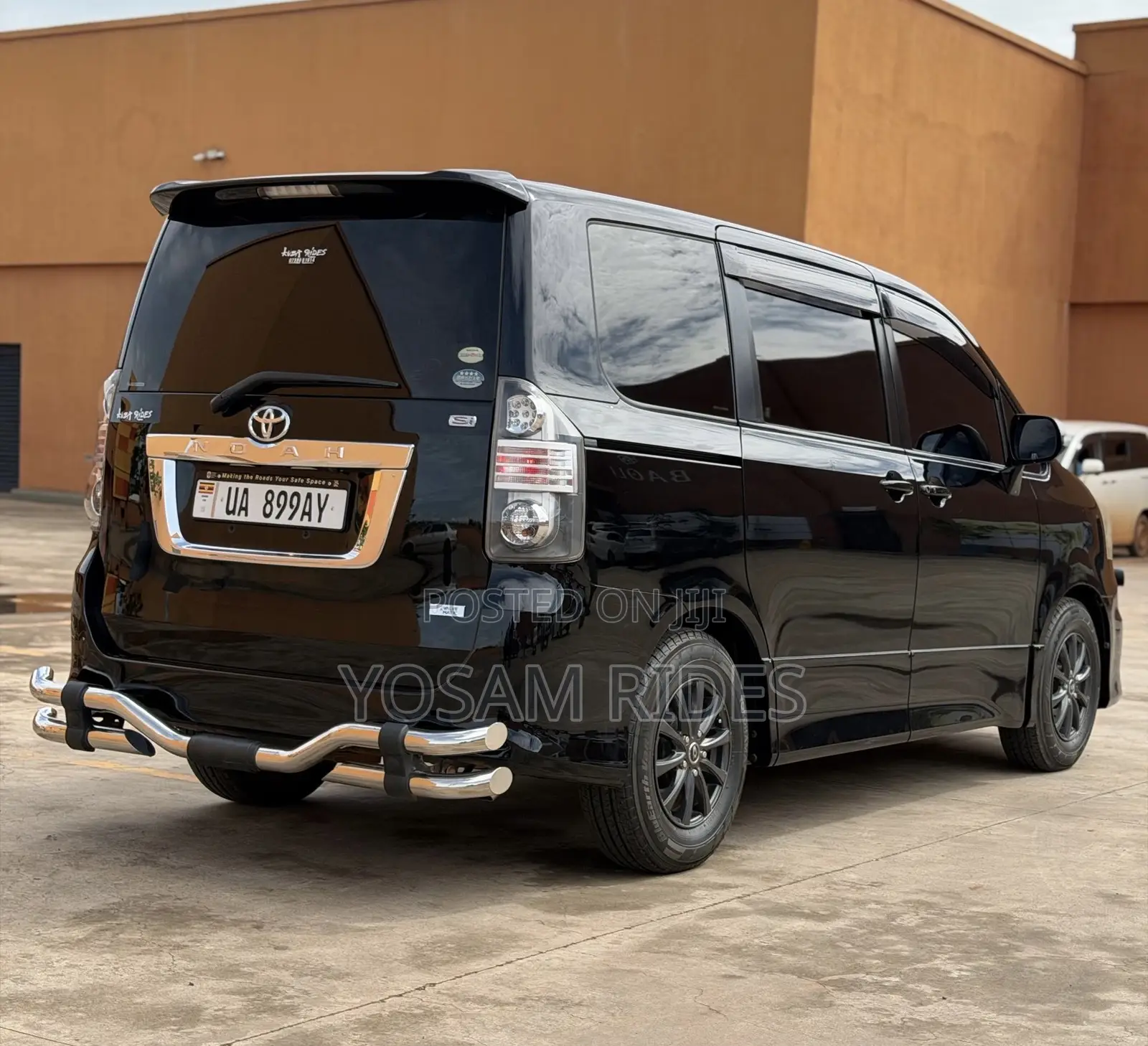 Toyota Noah 2.0 158hp FWD (7 Seater) 2012 Black