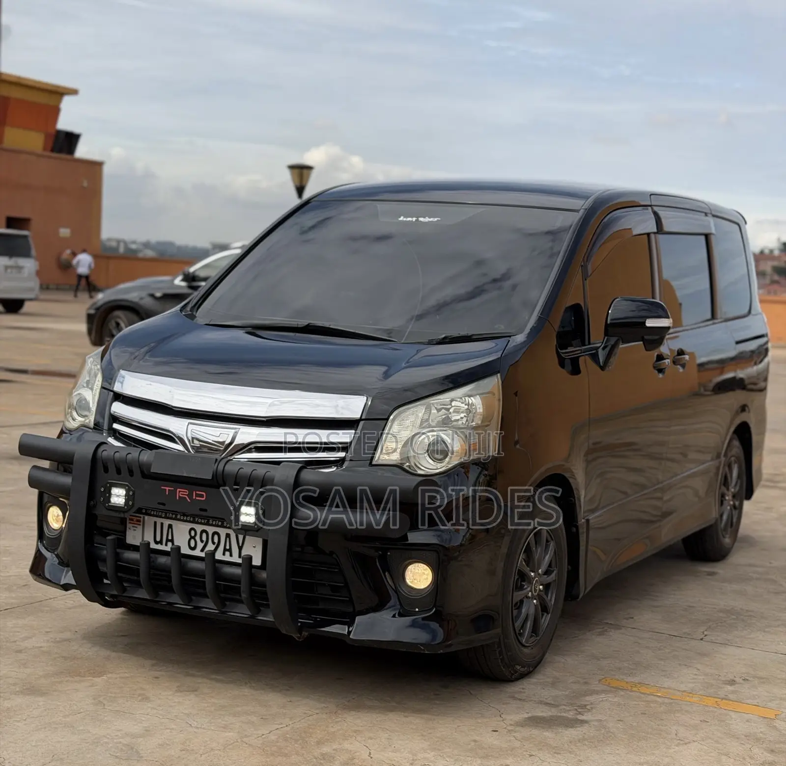Toyota Noah 2.0 158hp FWD (7 Seater) 2012 Black