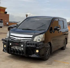Toyota Noah 2.0 158hp FWD (7 Seater) 2012 Black