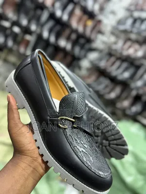 Classic Black Leather Loafers With Buckle Detail _Black\White