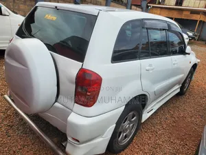 Toyota RAV4 2004 White