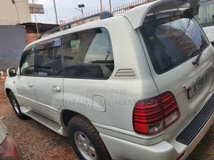 Toyota Land Cruiser 2005 White
