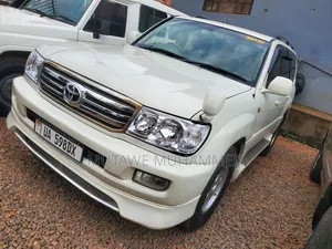 Toyota Land Cruiser 2005 White