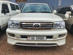 Toyota Land Cruiser 2005 White
