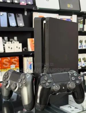 Chipped Ps4 Slim. 12 Games, 2 Controllers. Pure Gaming Power