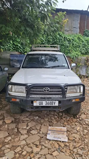 Toyota Land Cruiser 2001 White