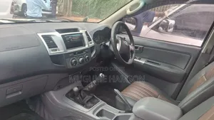 Toyota Hilux 2.5 D-4D 4X4 SRX 2010 White