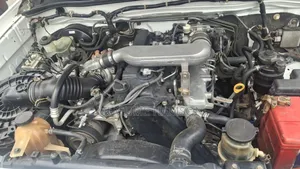 Toyota Hilux 2.5 D-4D 4X4 SRX 2010 White