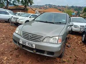 Toyota Gaia 2000 Gray
