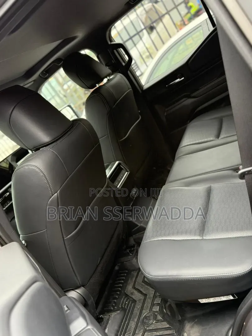 Toyota Land Cruiser Prado 2024 Gray