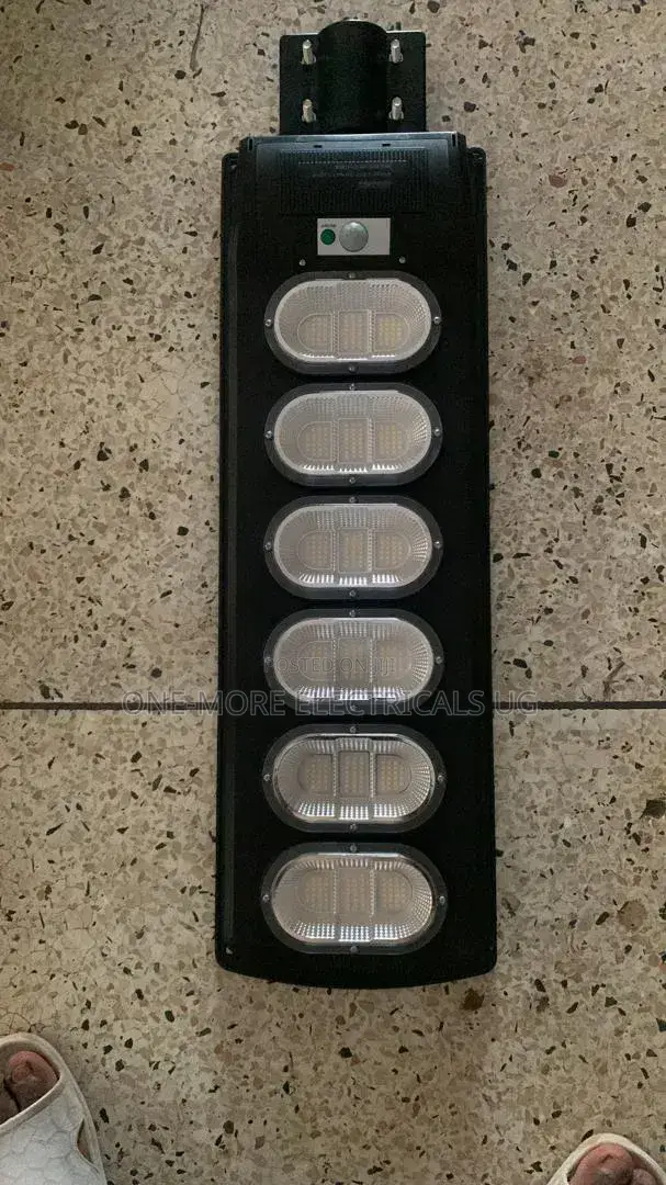 Solar Street Lights 200w 2in One Gives Warm White Light and Day Light