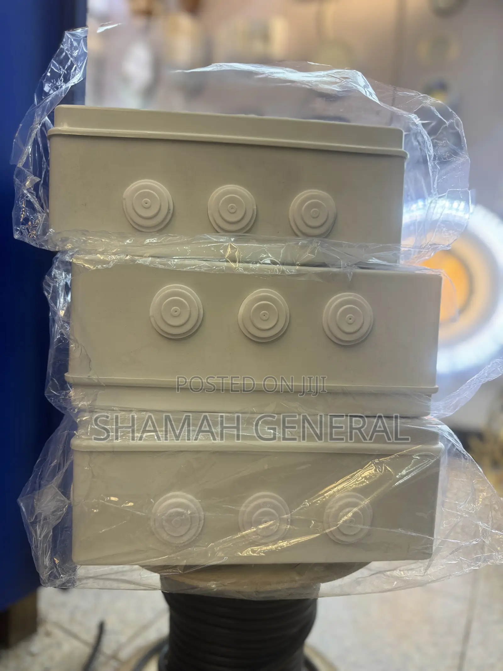 Plastic Adaptable Boxes in All Sizes