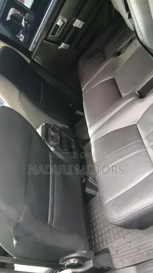 Land Rover Discovery 2012 Gray