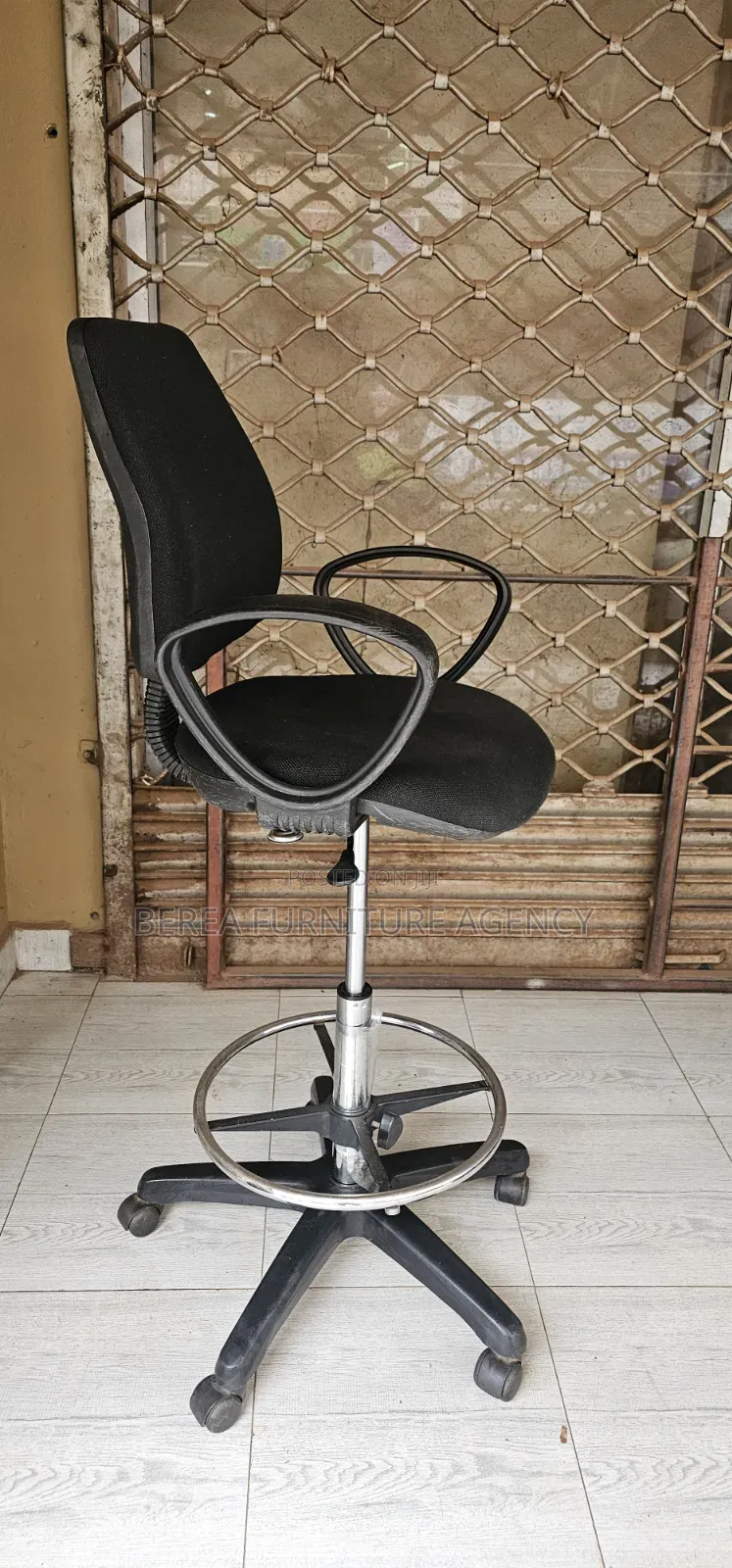 Simple Strong Counter Chair