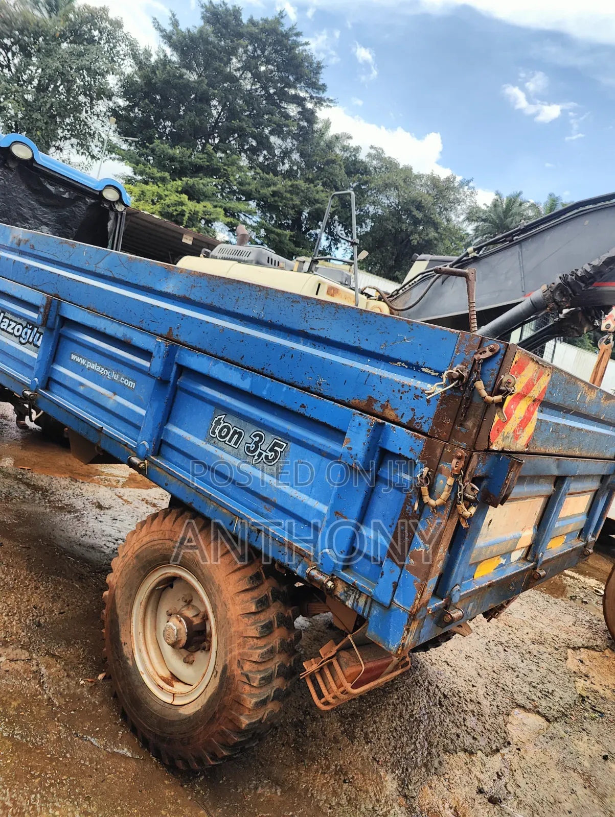 New Holland Tractor Tt 65 With Trailer