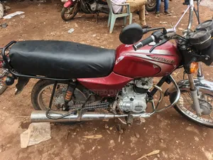Bajaj Boxer 100 2023 Orange