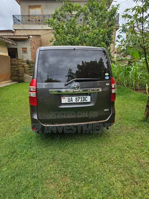 Toyota Noah 2.0 143hp AWD (8 Seater) 2012 Gray