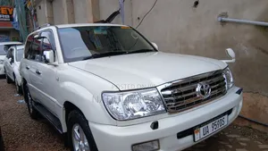 Toyota Land Cruiser 2010 White