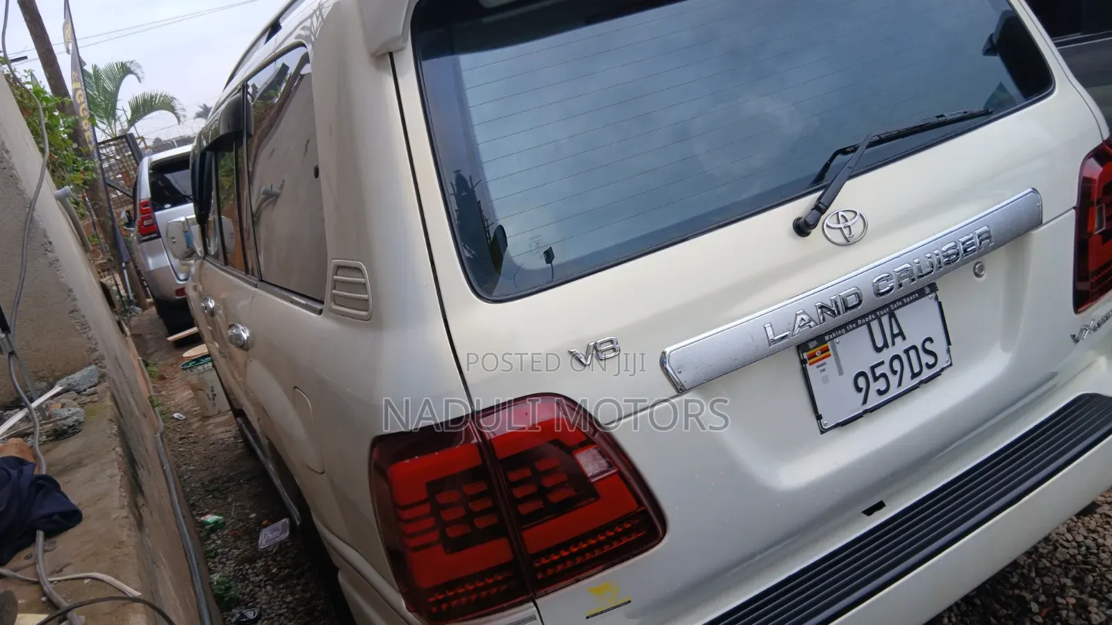 Toyota Land Cruiser 2010 White