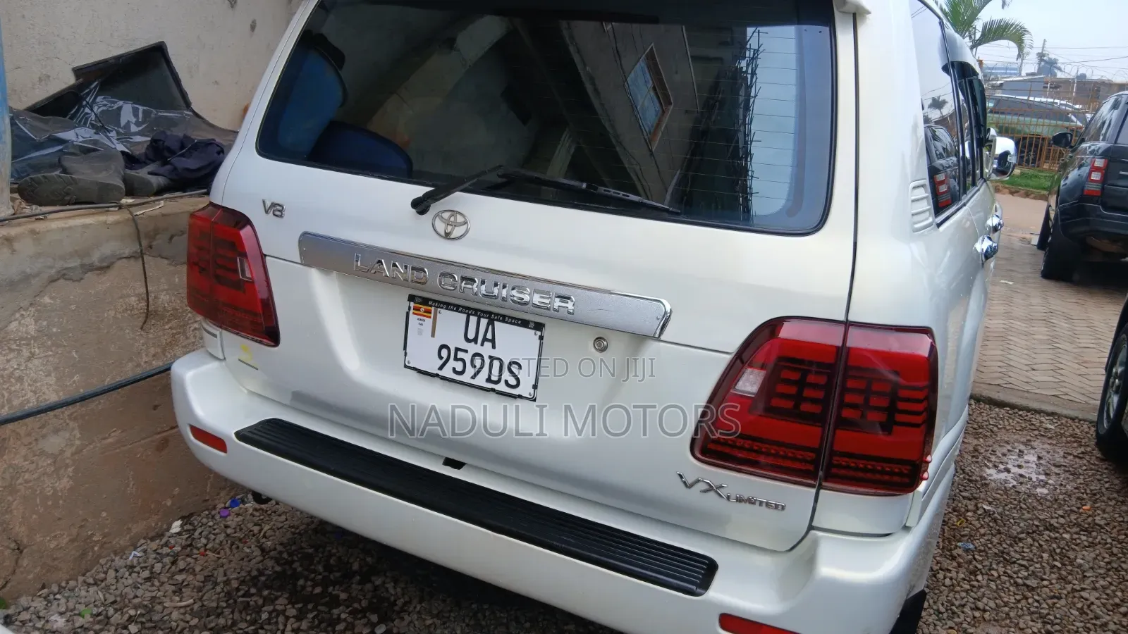 Toyota Land Cruiser 2010 White