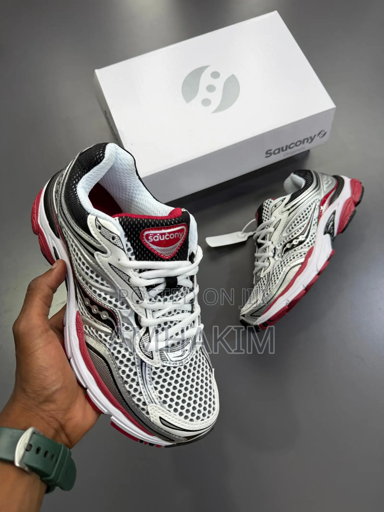 Genuine Saucony Progrid Omni 9 Sneakers in Stock