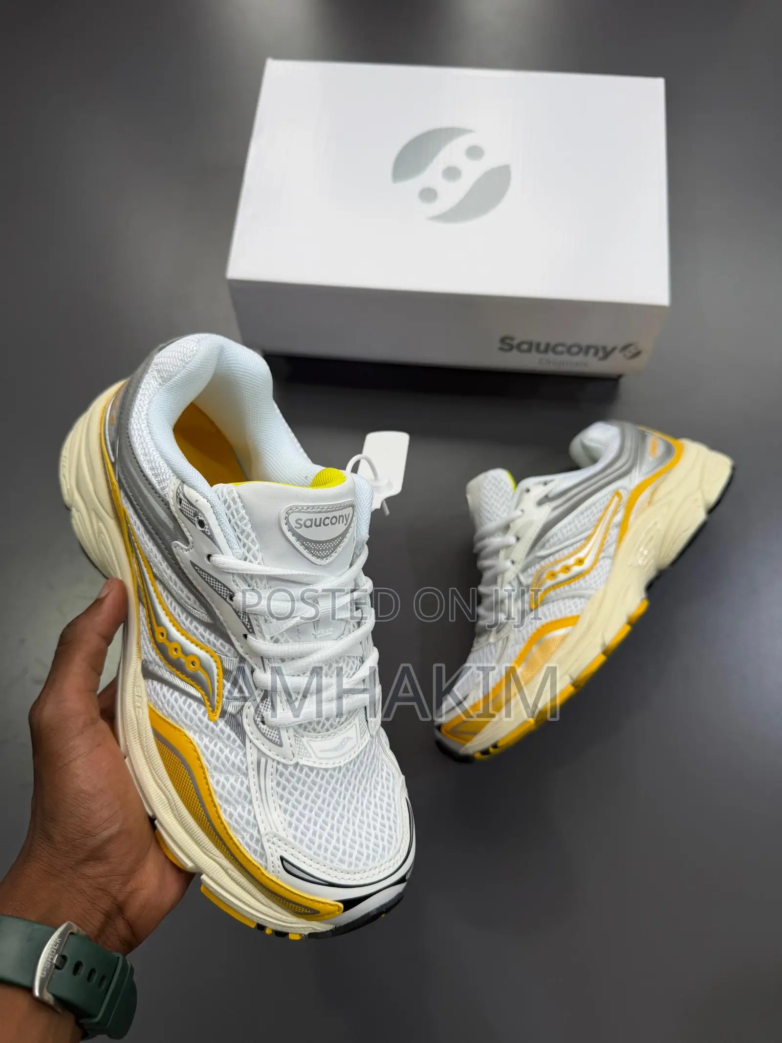 Genuine Saucony Progrid Omni 9 Sneakers in Stock