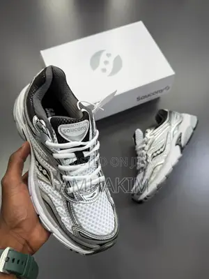 Genuine Saucony Progrid Omni 9 Sneakers in Stock