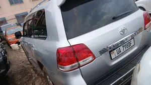 Toyota Land Cruiser 2006 Silver