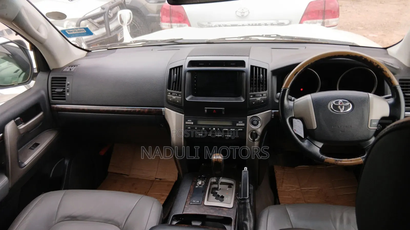 Toyota Land Cruiser 2009 White