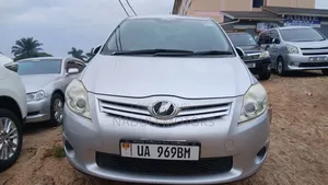 Toyota Auris 2011 Silver