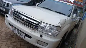 Toyota Land Cruiser 2010 White