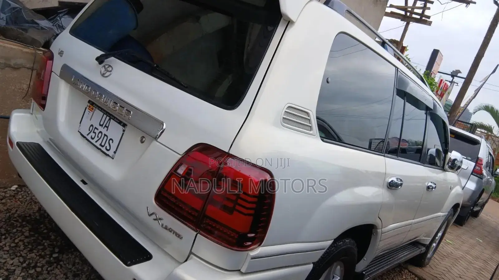 Toyota Land Cruiser 2010 White