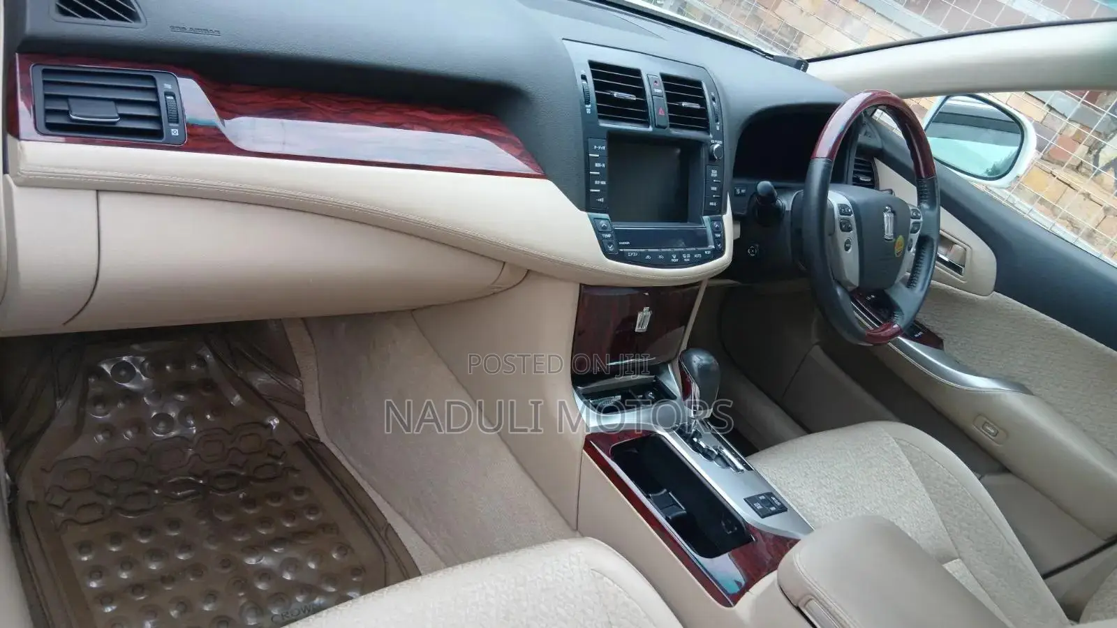 Toyota Crown 2015 White