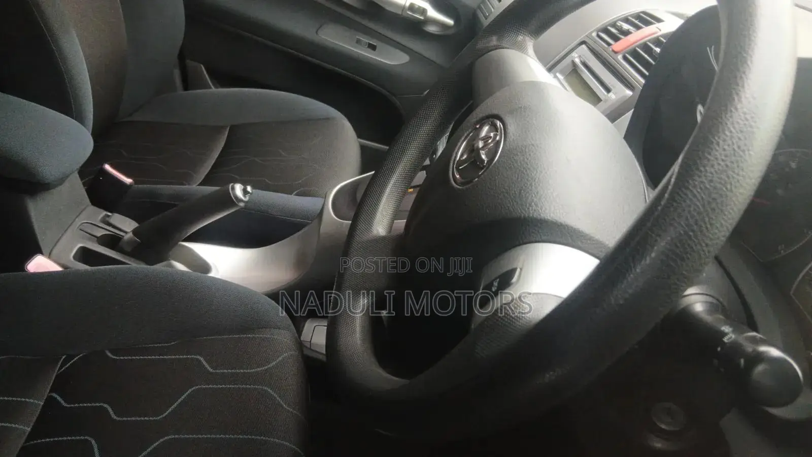 Toyota Auris 2011 Silver