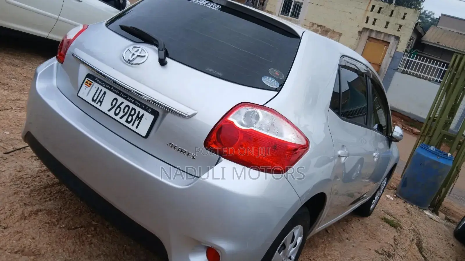 Toyota Auris 2011 Silver