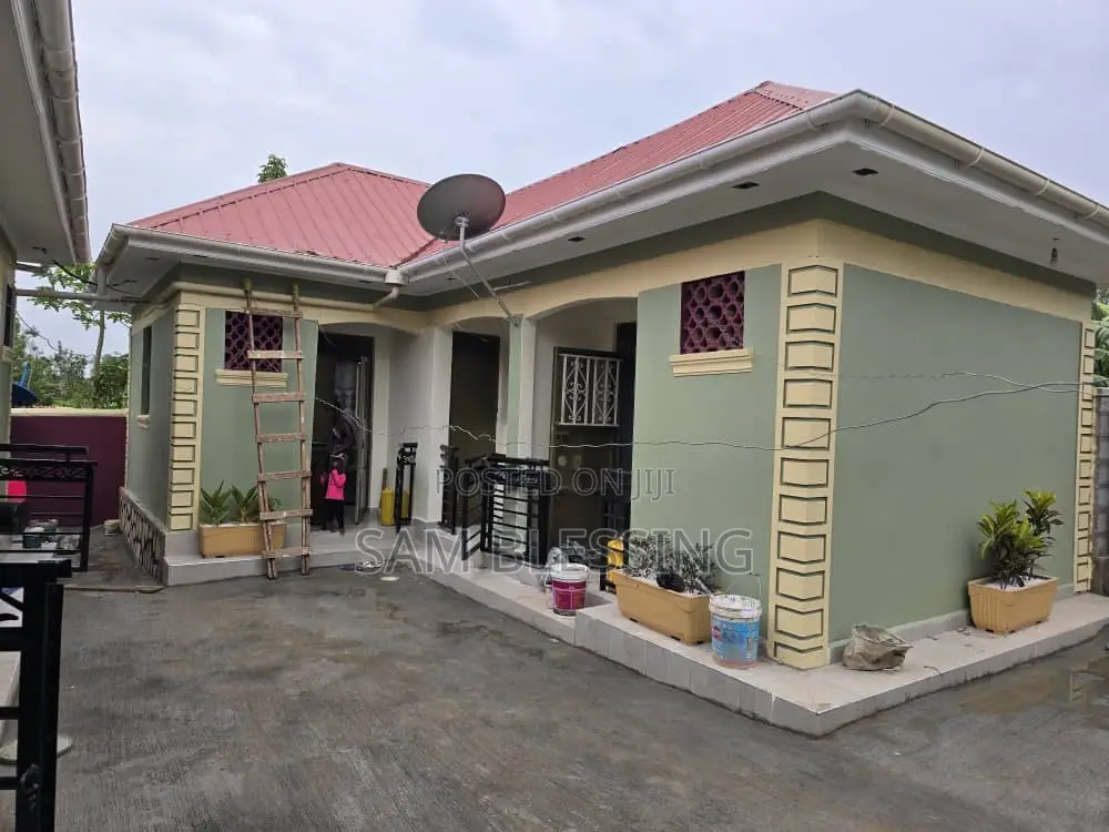 5bdrm Duplex in Nansana Kayunga for sale