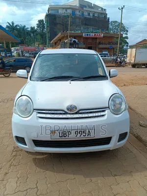 Toyota Sienta 2012 White