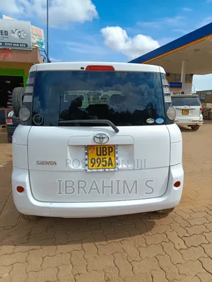 Toyota Sienta 2012 White