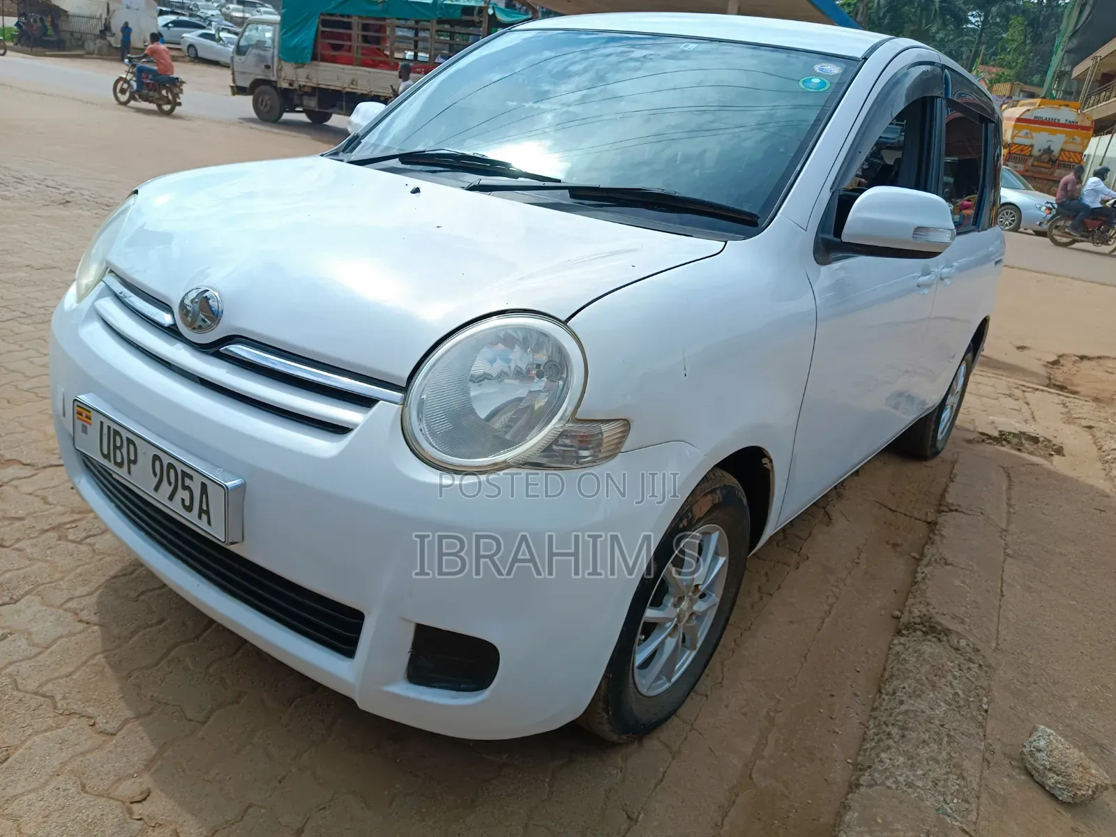 Toyota Sienta 2012 White
