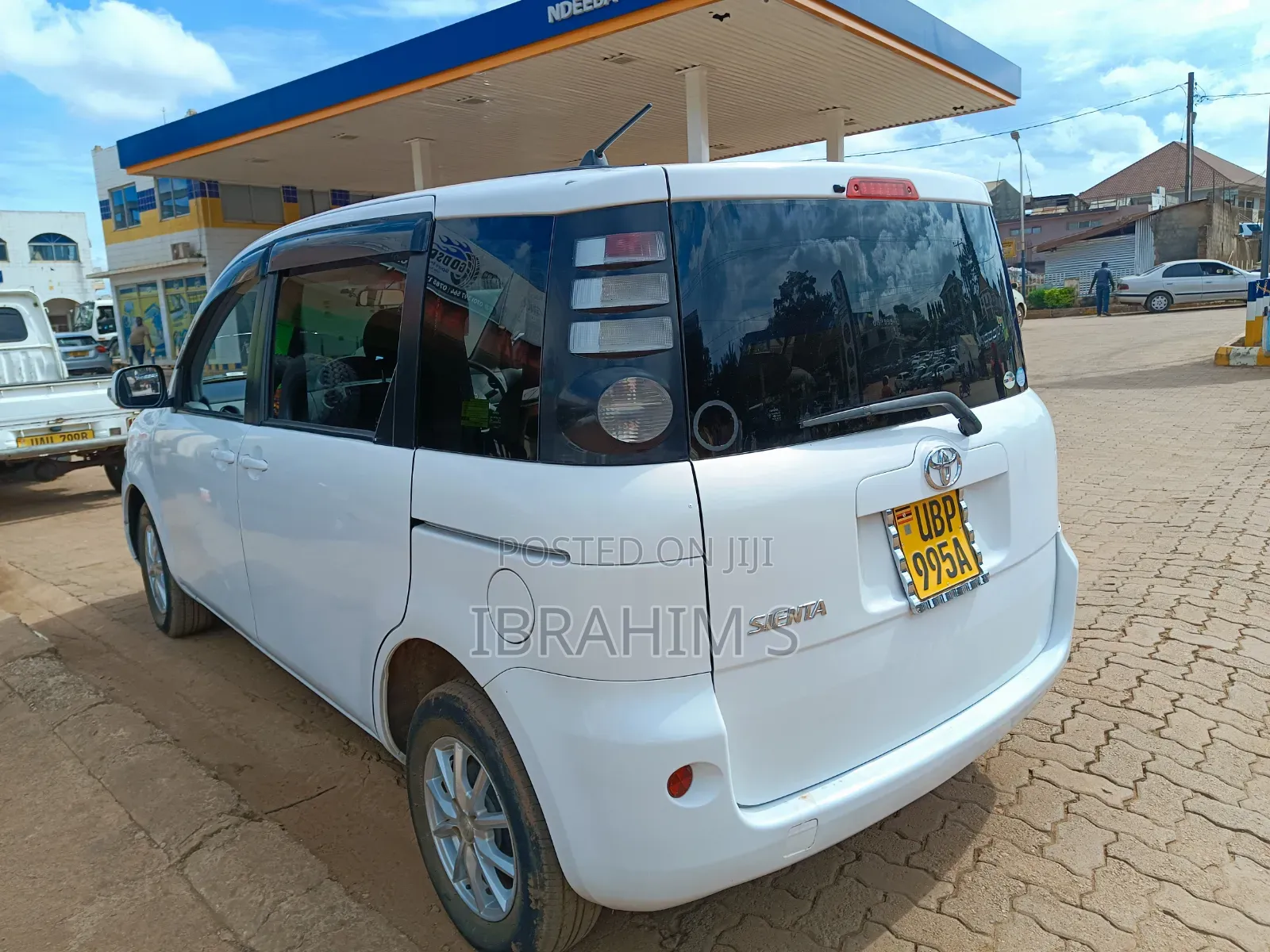 Toyota Sienta 2012 White