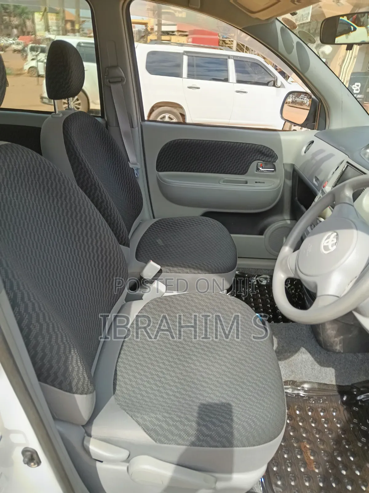 Toyota Sienta 2012 White