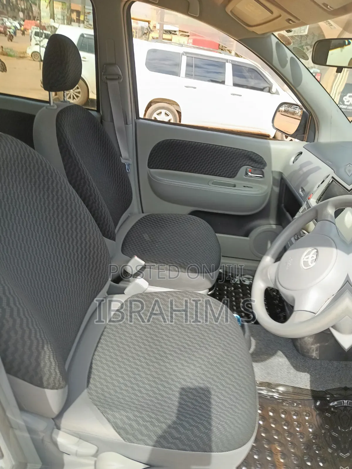 Toyota Sienta 2012 White