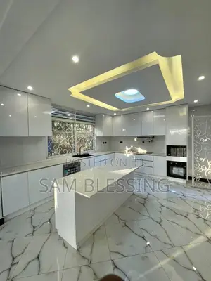 6bdrm Mansion in Arkright Bwebajja, Central Division for sale