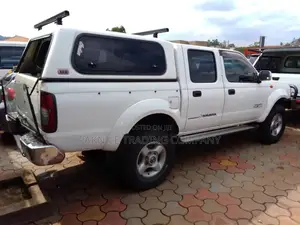 Nissan Navara 2013 White